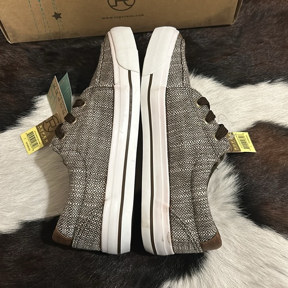 Women’s Roper Shoes - Picture 6 of 8